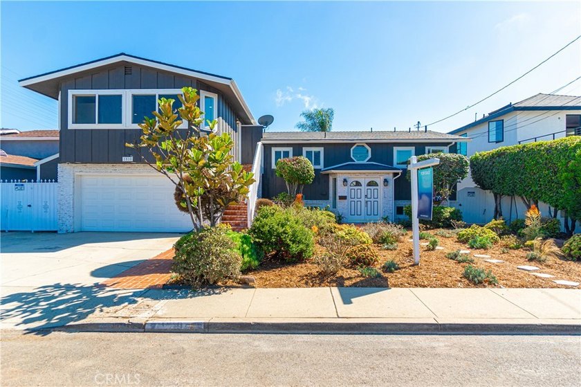 Entertainer's Paradise in Southern California!

Welcome to - Beach Home for sale in El Segundo, California on Beachhouse.com