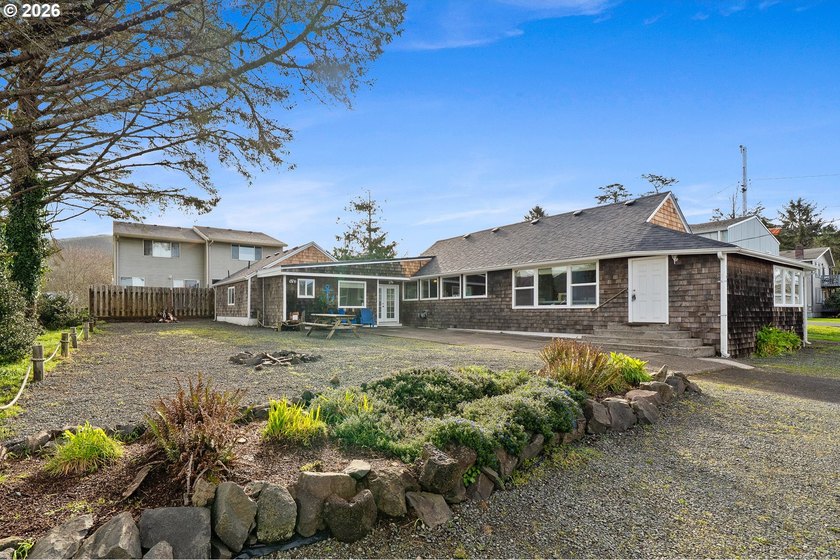 Welcome to your Rockaway Beach coastal getaway, just 5 blocks - Beach Home for sale in Rockaway Beach, Oregon on Beachhouse.com