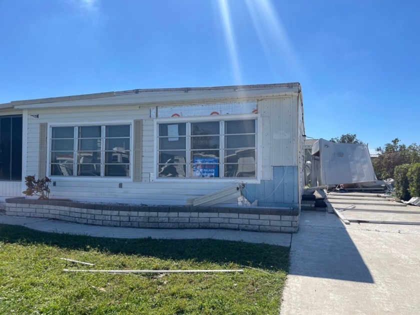 This 2 bed, 2 bath mobile home Has lost the carport and the - Beach Home for sale in Bradenton, Florida on Beachhouse.com