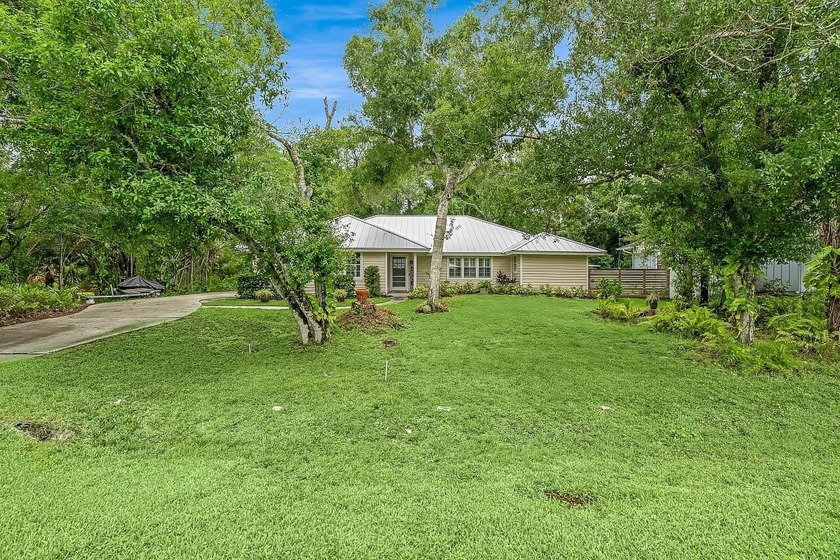 This charming single family home features 3 spacious bedrooms, 2 - Beach Home for sale in Vero Beach, Florida on Beachhouse.com
