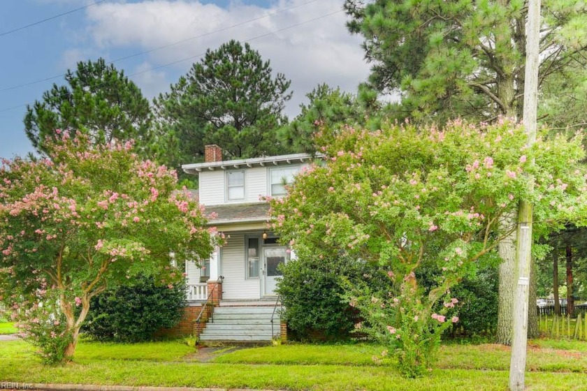 Historic Port Norfolk Neighborhood: Discover classic charm with - Beach Home for sale in Portsmouth, Virginia on Beachhouse.com