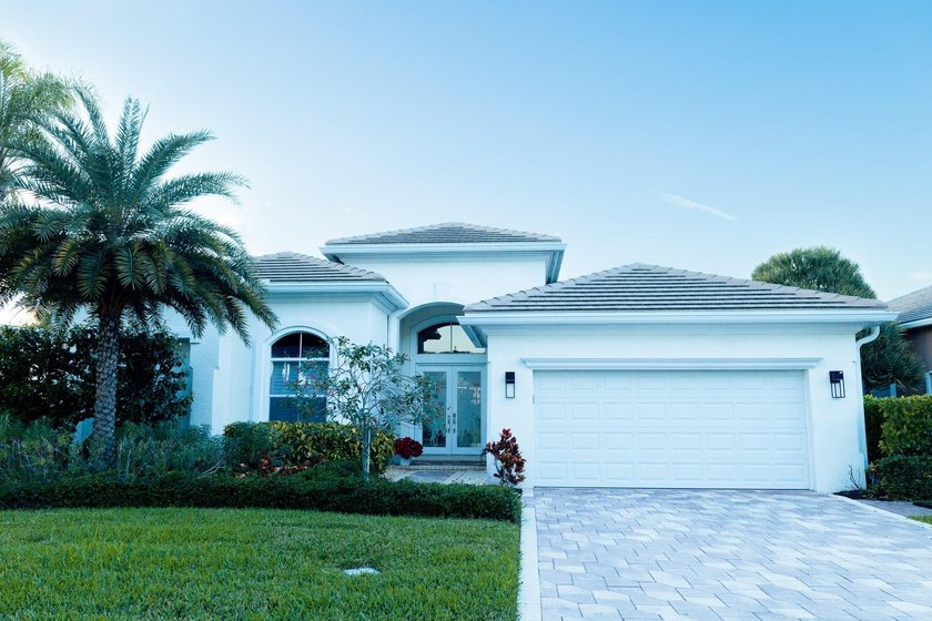 SIGNATURE GOLF MEMBERSHIP! Heritage golf course view from this - Beach Home for sale in West Palm Beach, Florida on Beachhouse.com