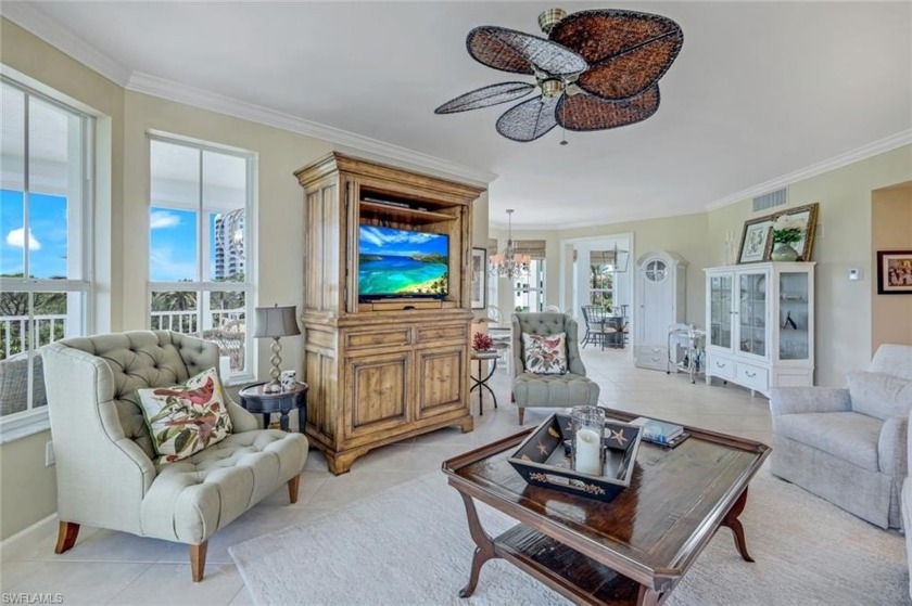 This pristine and bright 3-bedroom, end-unit condo offers lots - Beach Condo for sale in Naples, Florida on Beachhouse.com