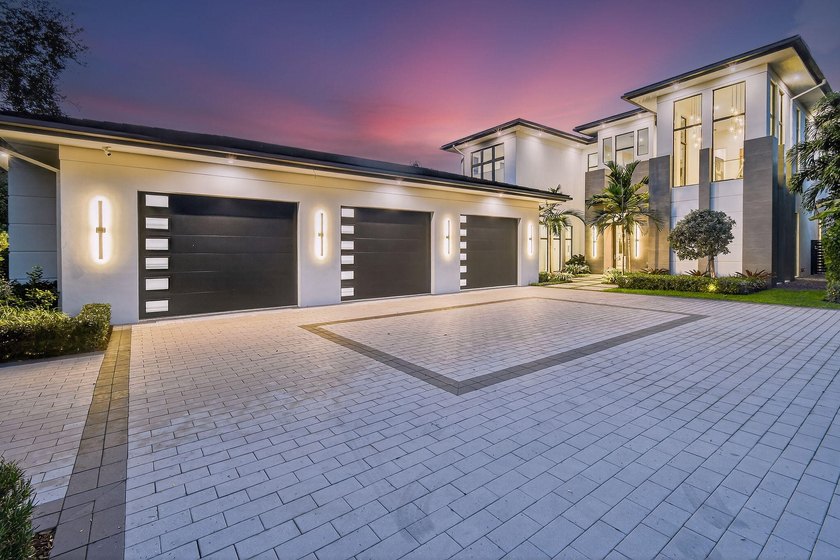 Newly built Intracoastal estate positioned on over half an acre - Beach Home for sale in North Palm Beach, Florida on Beachhouse.com