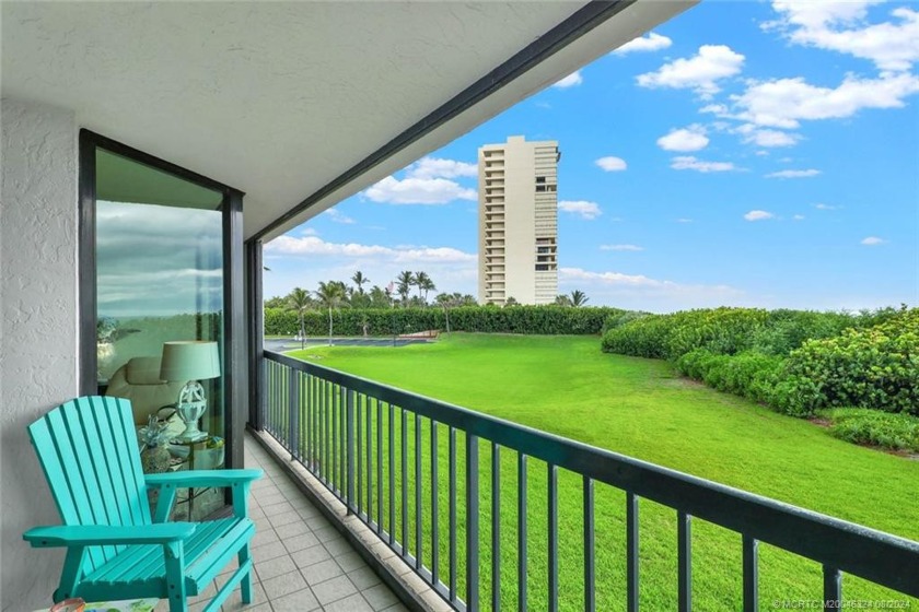 BEACH FRONT! NOW IS THE TIME TO ENJOY HUTCHINSON
ISLAND AND ALL - Beach Condo for sale in Jensen Beach, Florida on Beachhouse.com