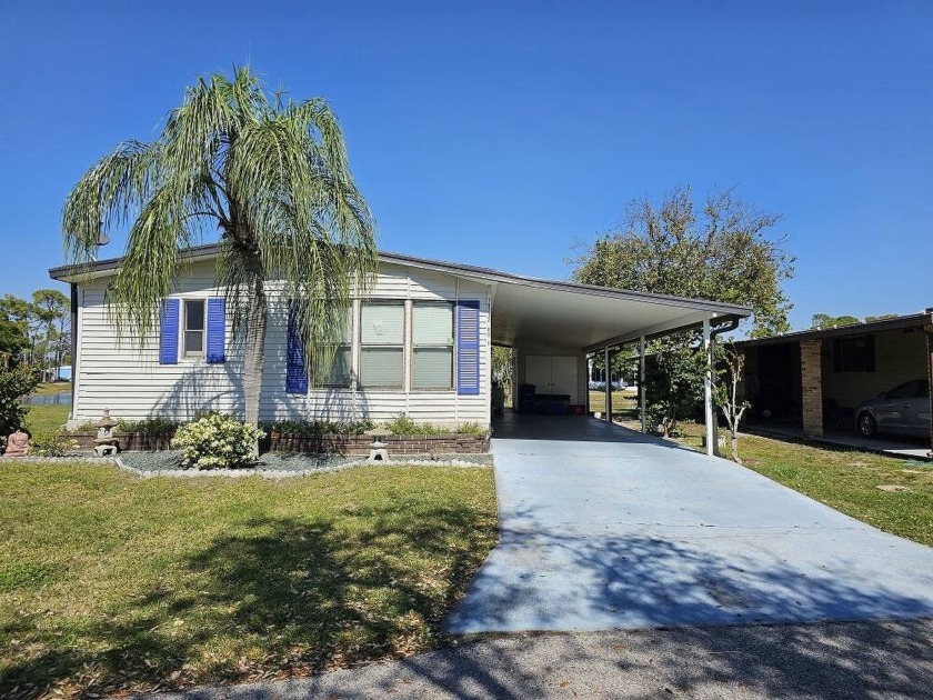 What a view! This 2-bedroom and 2-bathroom home has a large - Beach Home for sale in North Fort Myers, Florida on Beachhouse.com