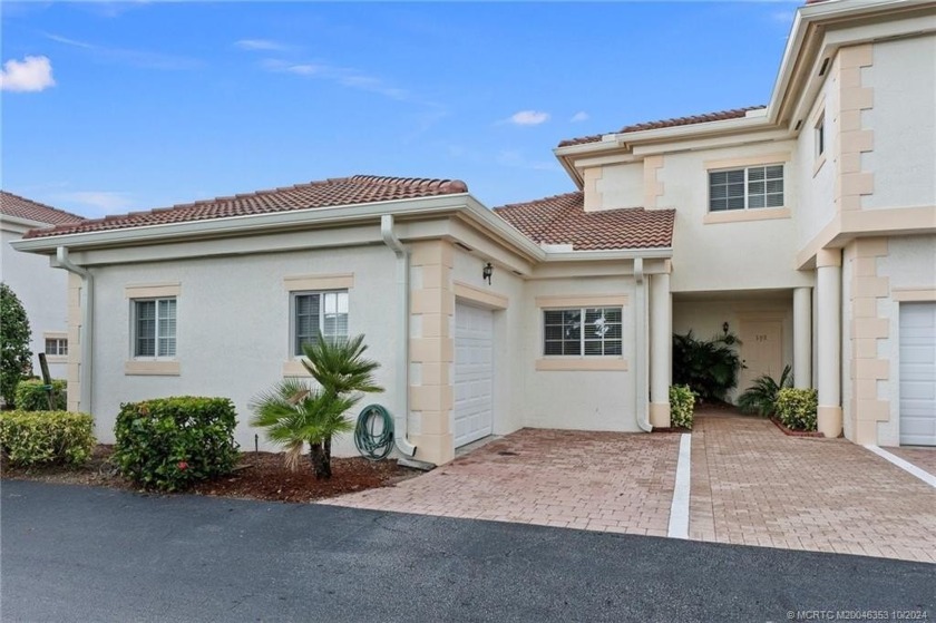 This charming 2-bedroom, 2-bath villa in Vero Beach offers an - Beach Condo for sale in Vero Beach, Florida on Beachhouse.com