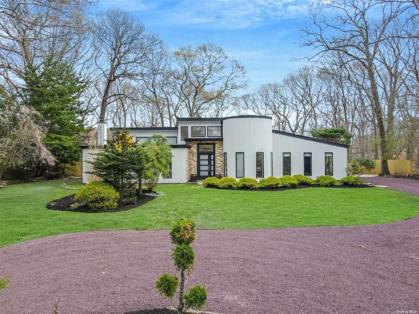 Welcome to 40 Dogwood Ln, a contemporary home with backyard - Beach Home for sale in Wading River, New York on Beachhouse.com