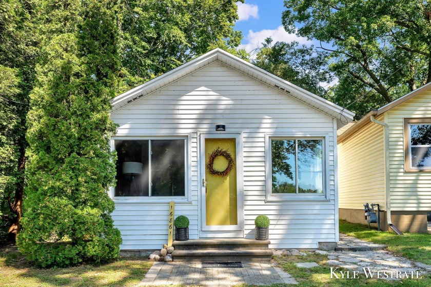 Welcome to 16861 Highland Ave! This cozy one bed one bath home - Beach Home for sale in Ferrysburg, Michigan on Beachhouse.com