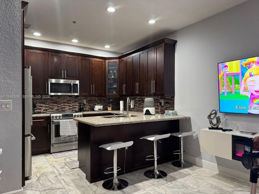 Luxurious townhouse completely remodeled with excellent - Beach Townhome/Townhouse for sale in Miramar, Florida on Beachhouse.com