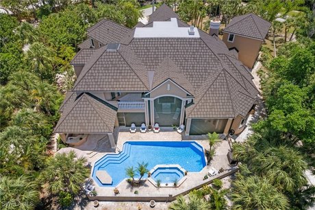 JUST REDUCED 9/7! THE BEST INVESTOR OR HOME OWNER OPPORTUNITY ON - Beach Home for sale in Sanibel, Florida on Beachhouse.com