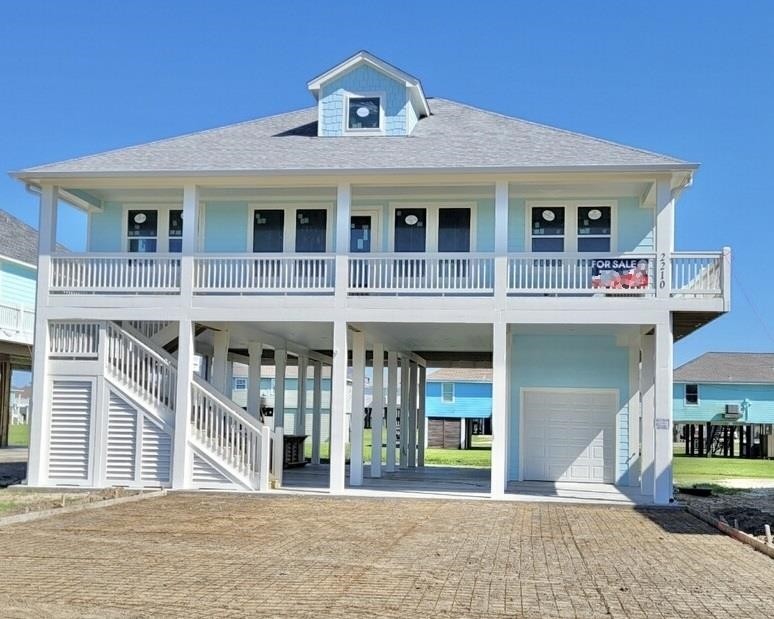 Amazing 3-2-1 new construction by Easton Homes, known for - Beach Home for sale in Crystal Beach, Texas on Beachhouse.com
