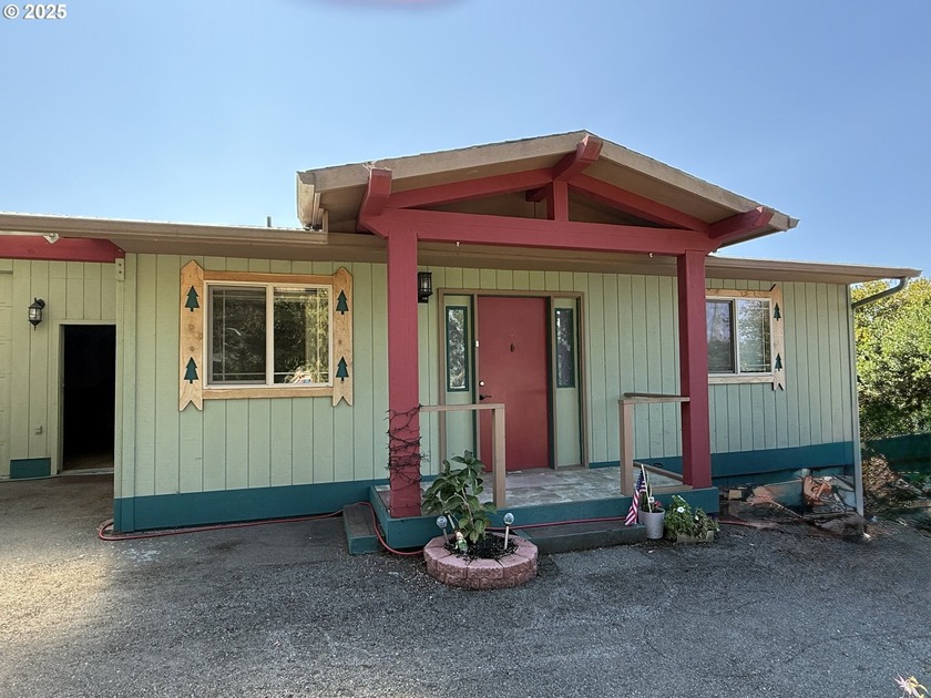 Charming remodeled vintage home with ample space and unique - Beach Home for sale in Coos Bay, Oregon on Beachhouse.com