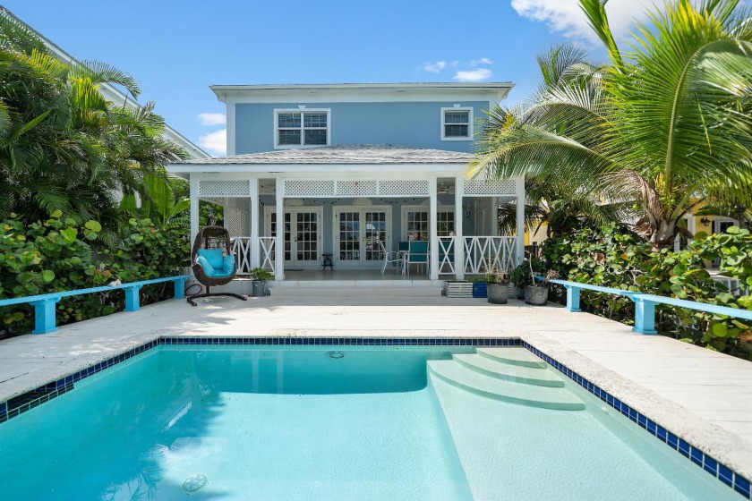 Investors Special. Rental Guarantee for Two years. This modern - Beach Home for sale in New Providence/Paradise Island, Bahamas on Beachhouse.com