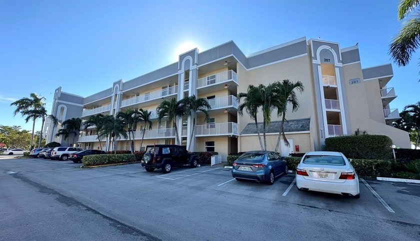Price reduced! Make an offer. Well-maintained 2-bedroom, 2-bath - Beach Condo for sale in Sunrise, Florida on Beachhouse.com
