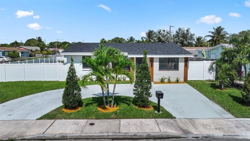 ABSOLUTELY STUNNING & COMPLETELY RENOVATED SINGLE FAMILY HOME - - Beach Home for sale in West Palm Beach, Florida on Beachhouse.com