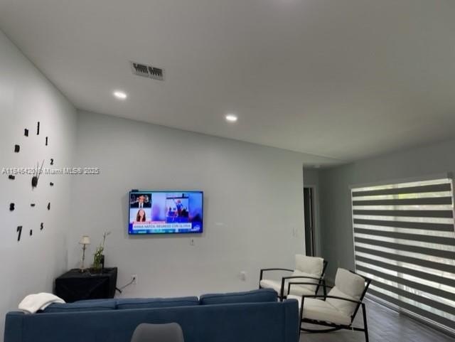 Escape to your own private paradise! This beautiful lakefront - Beach Home for sale in Fort Myers, Florida on Beachhouse.com