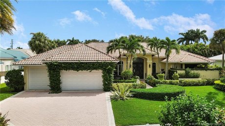 Gorgeous 4 bedroom 4.5 bath home in the prestigious Jupiter - Beach Home for sale in Jupiter, Florida on Beachhouse.com