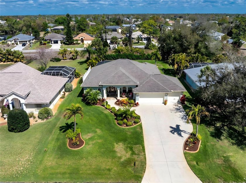 Welcome to Your Florida Dream Pool Home in Rotonda West! This - Beach Home for sale in Rotonda West, Florida on Beachhouse.com