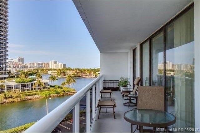 SPECTACULAR VIEW FROM THIS 14TH FLOOR CORNER UNIT. THIS - Beach Condo for sale in Aventura, Florida on Beachhouse.com
