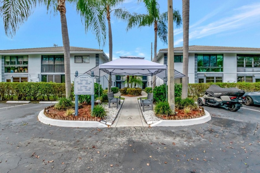 This 2/2 in the 55+ community of Lakes of Delray netural tile - Beach Condo for sale in Delray Beach, Florida on Beachhouse.com