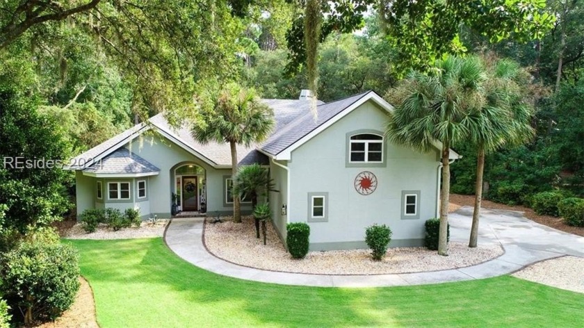 This stunning 3,096 sq ft home is located on half an acre in the - Beach Home for sale in Hilton Head Island, South Carolina on Beachhouse.com