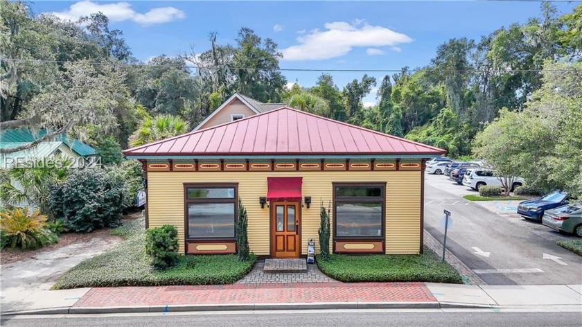 Remarkable custom built commercial building in the heart of Old - Beach Commercial for sale in Bluffton, South Carolina on Beachhouse.com