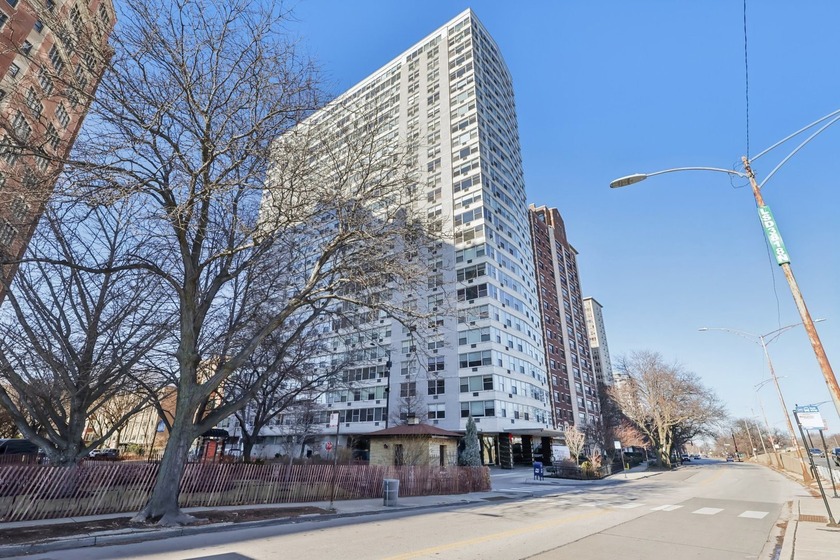 Welcome home to this sun-filled, oversized 1-bedroom, 1-bath - Beach Condo for sale in Chicago, Illinois on Beachhouse.com