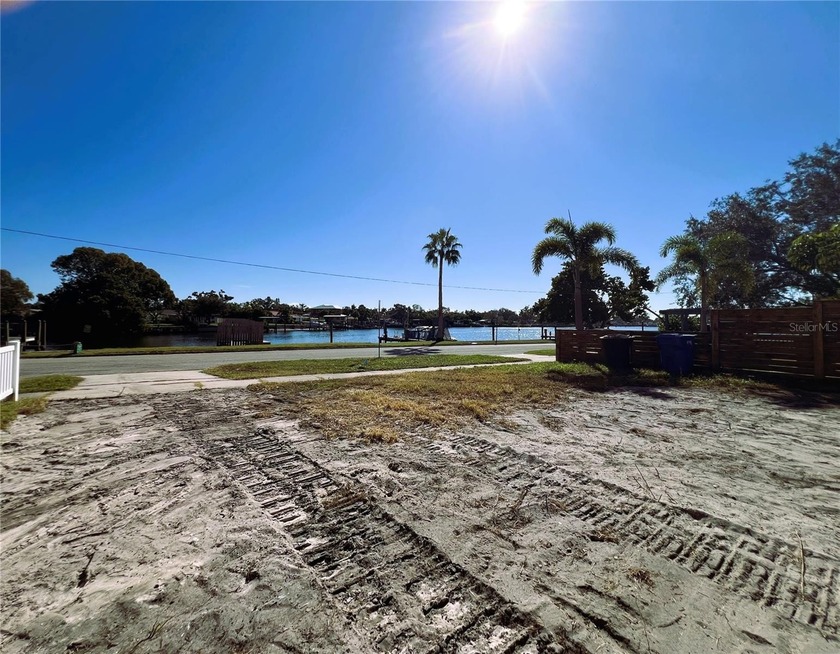 Waterfront Opportunity - First Time a lot has been offered on - Beach Lot for sale in St. Petersburg, Florida on Beachhouse.com
