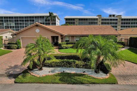 Gorgeous updated 4 bedroom/3 full bathroom home in the - Beach Home for sale in Fort Lauderdale, Florida on Beachhouse.com