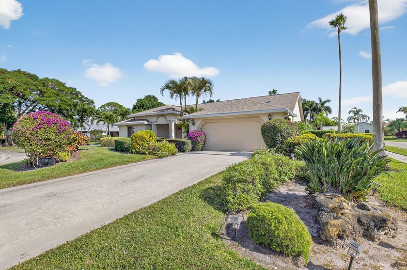 ASKING $530,000. STUNNING UPDATED HOME IN RAINBERRY BAY ESTATE - Beach Home for sale in Delray Beach, Florida on Beachhouse.com