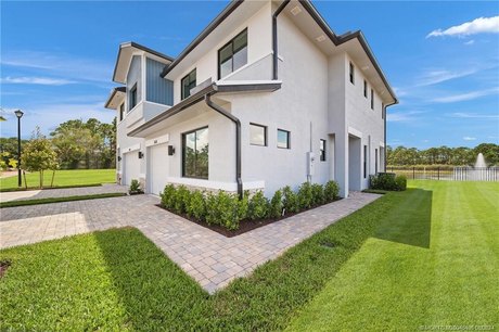 Hurricane Tested and Happy to Report no damage!  Quick Move In - Beach Townhome/Townhouse for sale in Palm City, Florida on Beachhouse.com