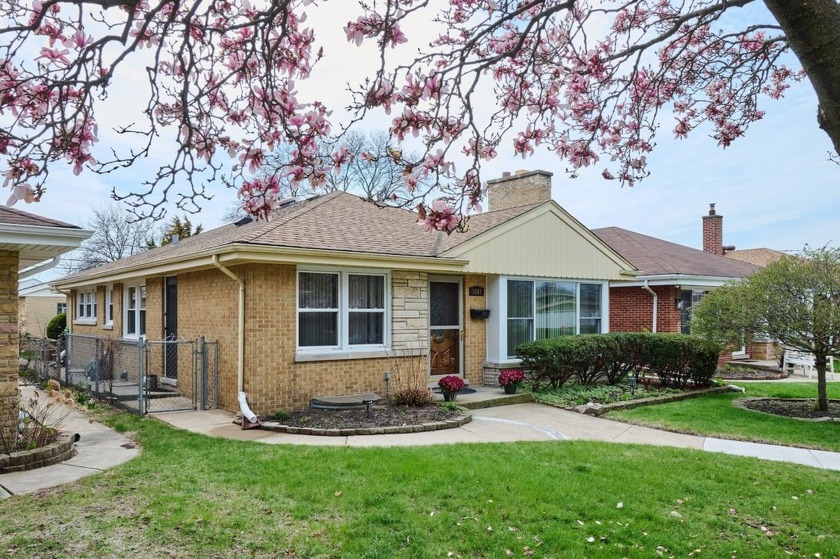 Beautifully maintained and oversized ranch in prime Skokie - Beach Home for sale in Skokie, Illinois on Beachhouse.com