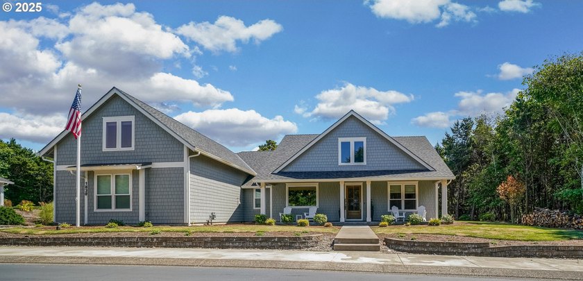Stunning home in the gated community of Lincoln Shore Star - Beach Home for sale in Lincoln City, Oregon on Beachhouse.com