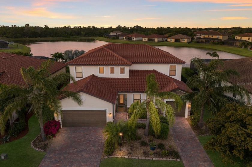 A MUST SEE!! This STUNNING 6 bedroom, 4.5 bathroom, 3 car garage - Beach Home for sale in Lakewood Ranch, Florida on Beachhouse.com