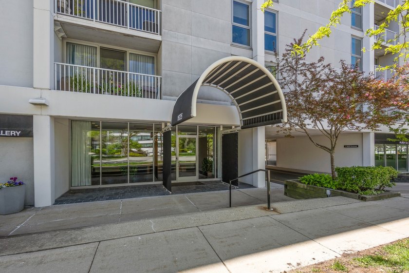 Welcome to this unique jumbo 1-bedroom, 1-bath condo offering - Beach Condo for sale in Wilmette, Illinois on Beachhouse.com