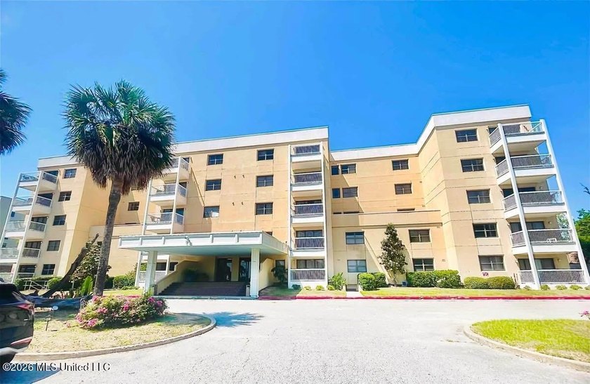 Investors dream. This unit has a signed 1 year lease with a - Beach Condo for sale in Biloxi, Mississippi on Beachhouse.com