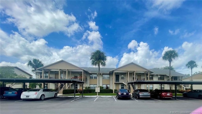 2/2 first floor condo with beautiful lake view from living room - Beach Condo for sale in Stuart, Florida on Beachhouse.com