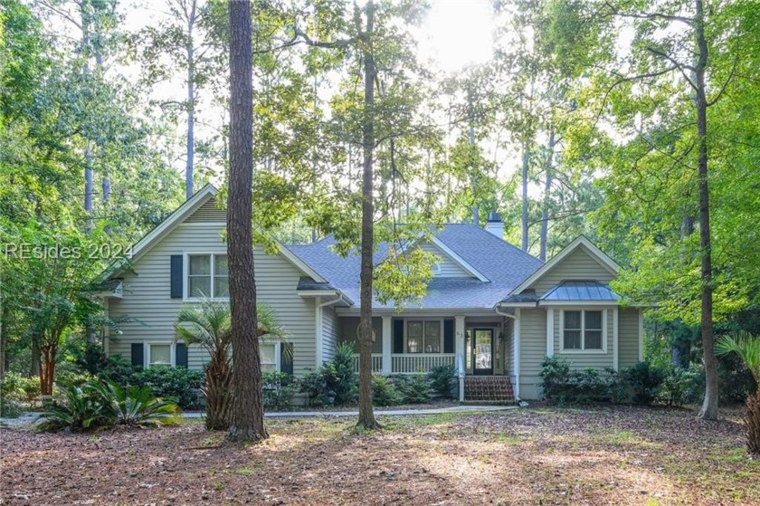 Located on desirable Osprey Circle, this beautifully updated - Beach Home for sale in Okatie, South Carolina on Beachhouse.com