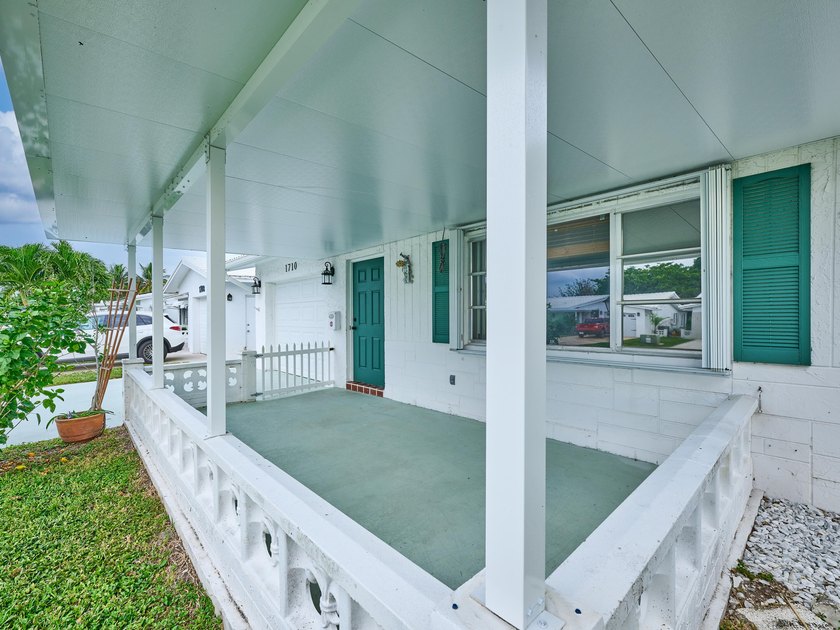 This is the largest 2/2/1 w/ the BONUS covered front porch - Beach Home for sale in Boynton Beach, Florida on Beachhouse.com