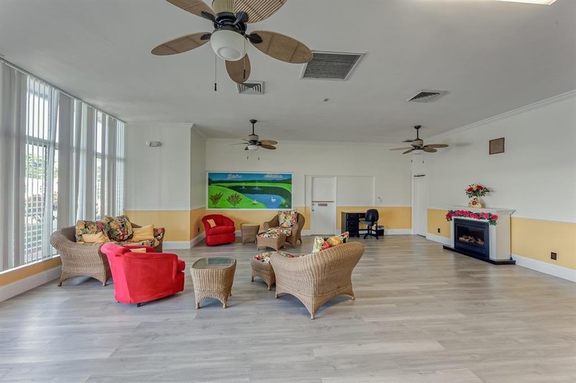 Spacious 3/2 home in Leisureville. This magnificent concrete - Beach Home for sale in Pompano Beach, Florida on Beachhouse.com