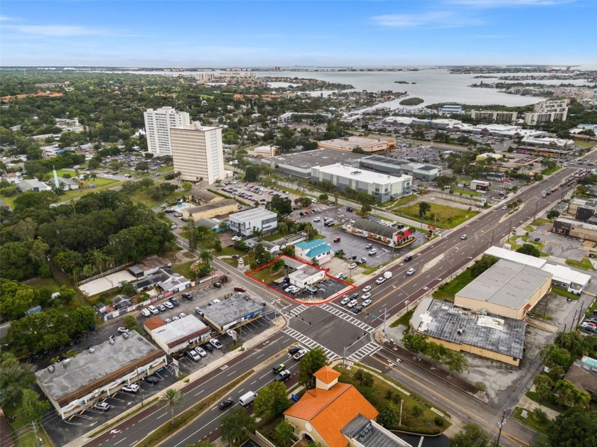 Highly exposed mixed-use property, available for the first time - Beach Commercial for sale in St. Petersburg, Florida on Beachhouse.com