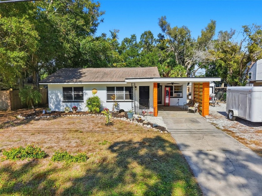 Welcome to this beautiful 2-bedroom, 2-bathroom home in Palm - Beach Home for sale in Palm Harbor, Florida on Beachhouse.com