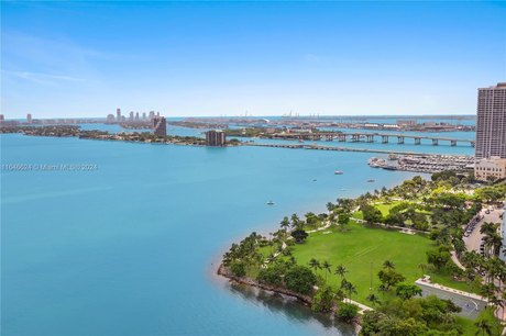 ENJOY UNOBSTRUCTED SUNRISE TO SUNSET FLOWTHRU VIEWS OF BISCAYNE - Beach Condo for sale in Miami, Florida on Beachhouse.com