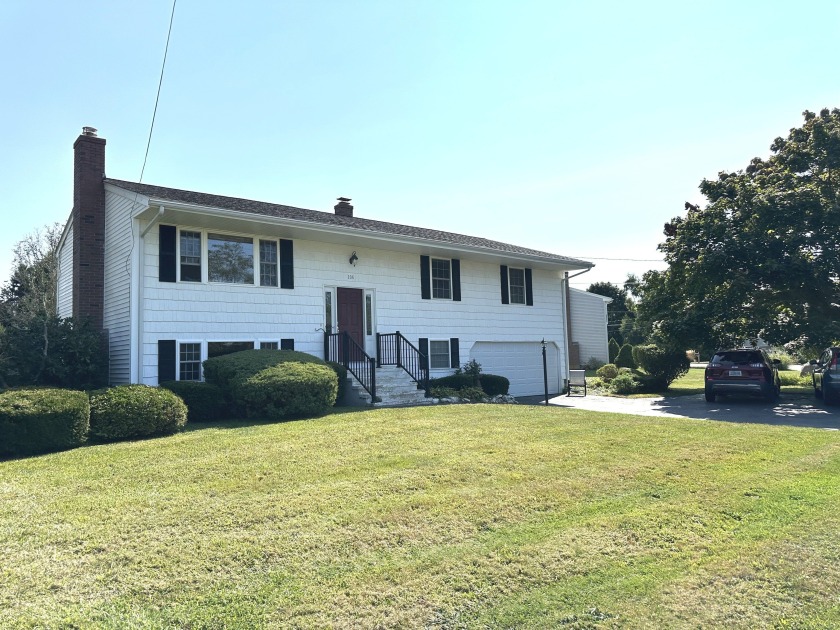 Charming Raised Ranch with Water Views in Prime Noank Location! - Beach Home for sale in Groton, Connecticut on Beachhouse.com