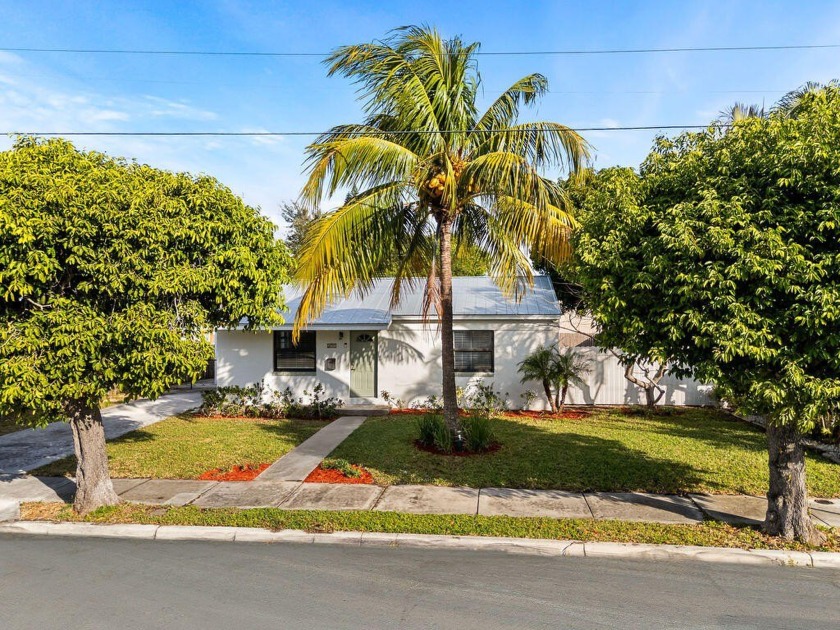 Location, Location, Location! Beautiful, fully renovated home - Beach Home for sale in West Palm Beach, Florida on Beachhouse.com