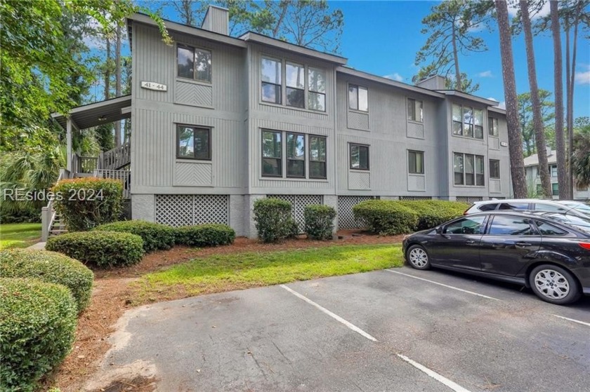 EXACTLY WHAT YOU'VE BEEN WAITING FOR! New Primary Bath, Fresh - Beach Home for sale in Hilton Head Island, South Carolina on Beachhouse.com