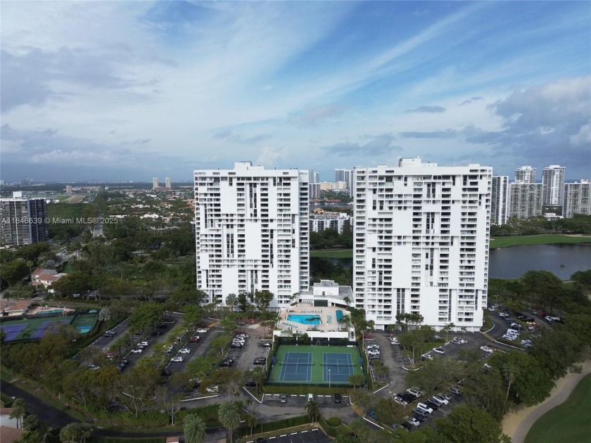 Spacious 3BR/3BA unit at DELVISTA Towers, Unit 517. Enjoy - Beach Condo for sale in Aventura, Florida on Beachhouse.com