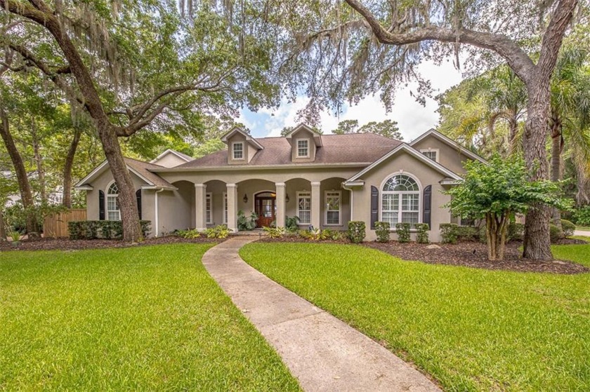 This incredible Island retreat is priced BELOW Current APPRAISAL - Beach Home for sale in Saint Simons, Georgia on Beachhouse.com