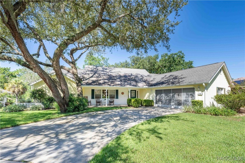 Florida Living Just in Time for the Holidays. A BRAND NEW ROOF - Beach Home for sale in Homosassa, Florida on Beachhouse.com